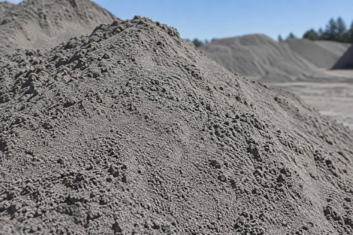 Arena gruesa gris para construcción en Concepción